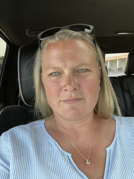 Julie Lowe