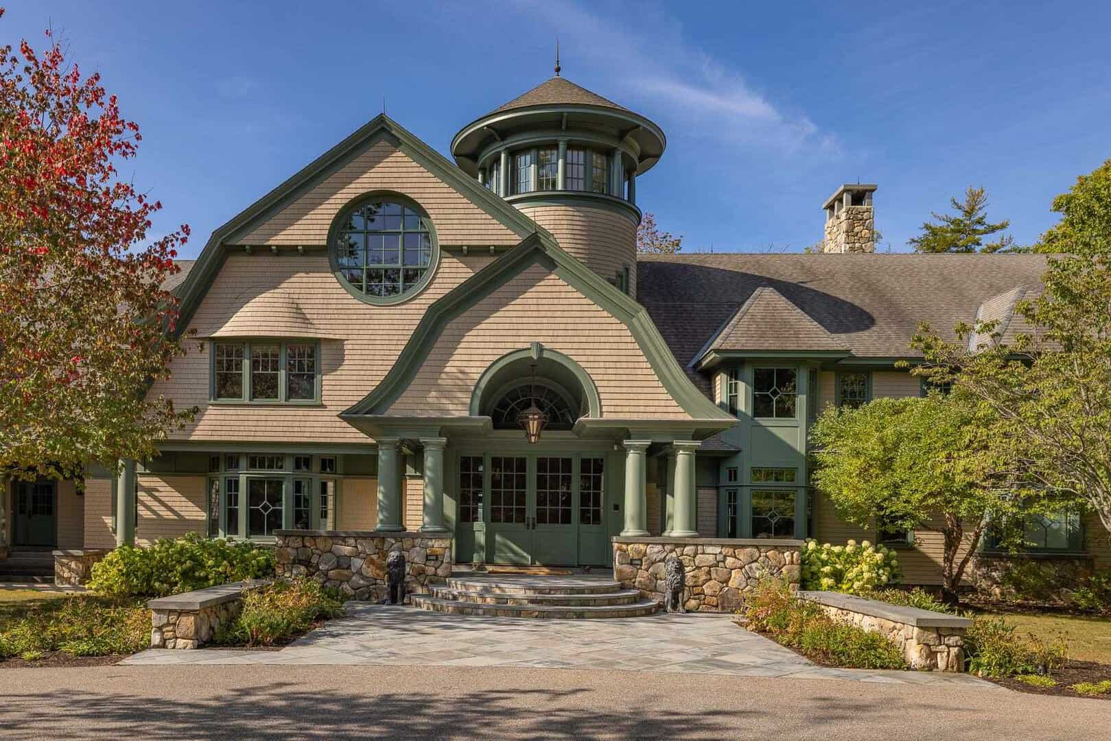 Listings for Courtney Goulart