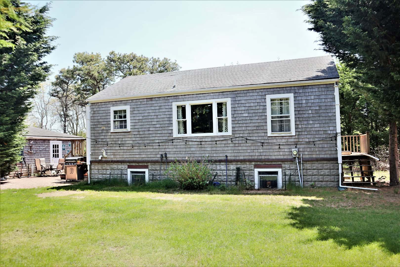 Mid Island Homes With Garages