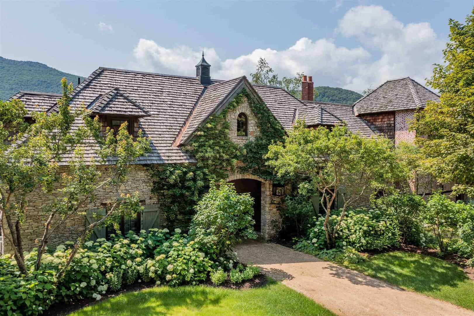 Listings for Cassie Barbeau