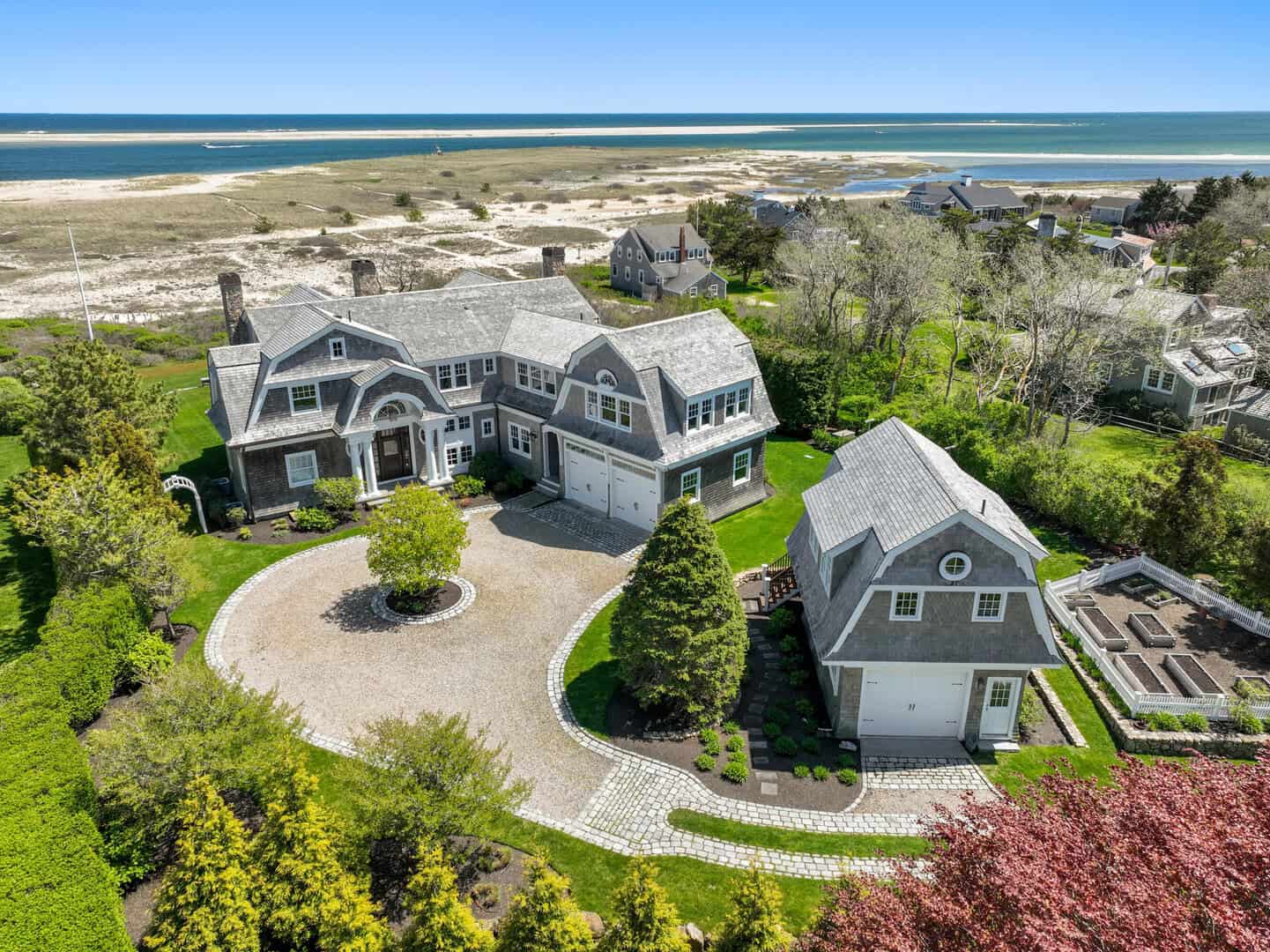 Beachfront & Homes Near Beach