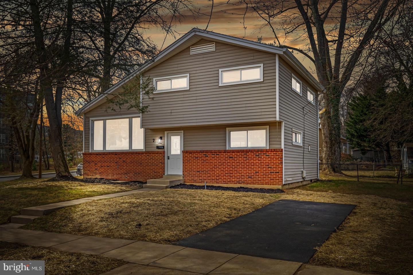 Listings for Sarah Sickles