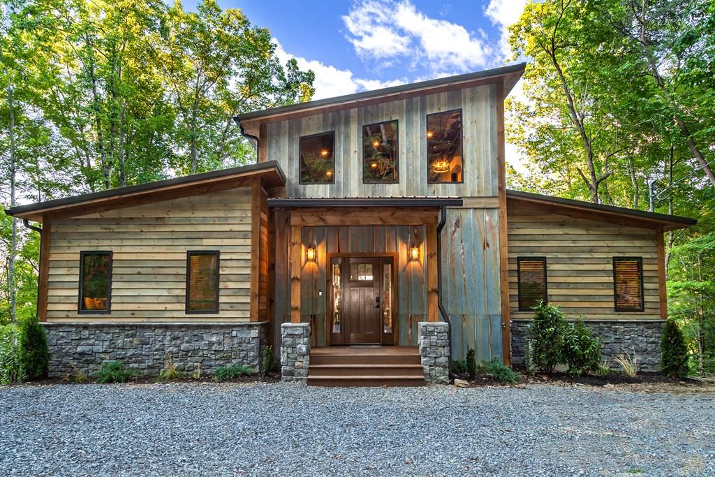 Listings for Lynn Johnson