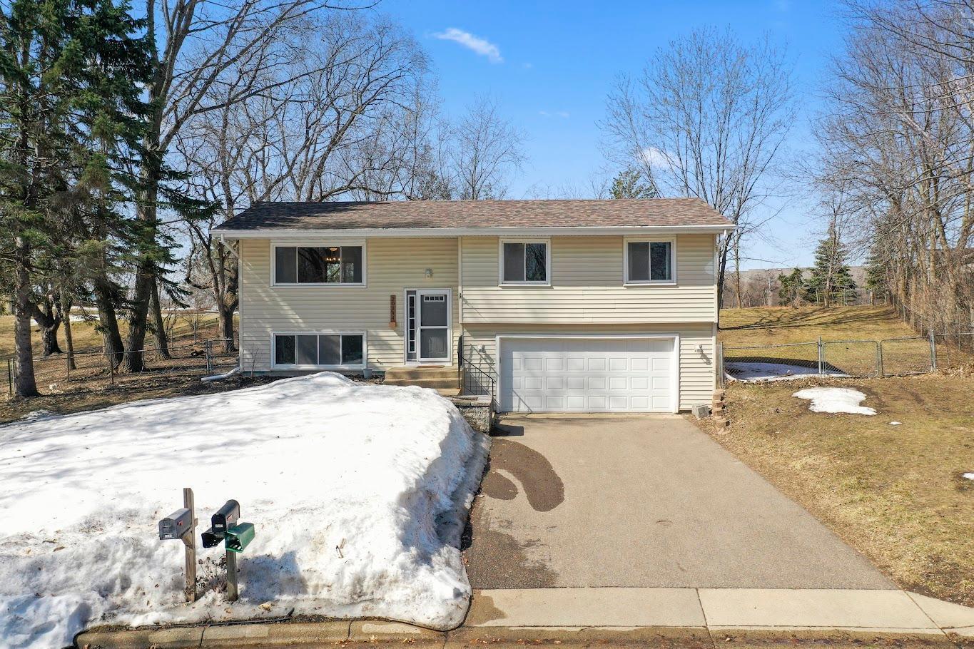 Listings for Deanna Cross
