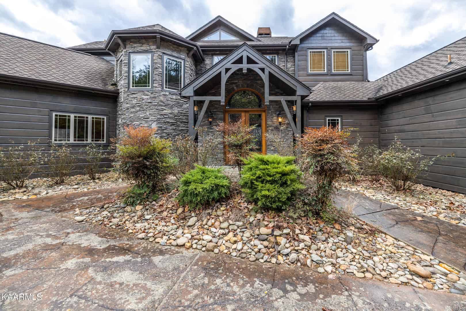 Listings for Erica Douglas