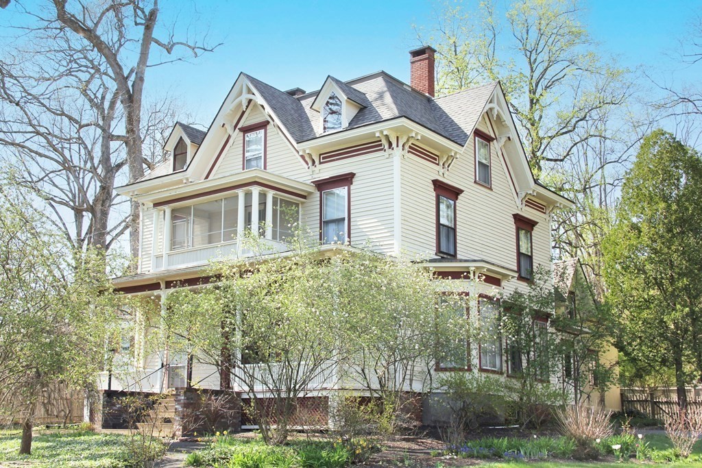 Homes Near Amherst College