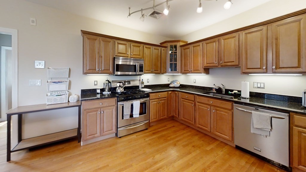 Listings for Justin Kahlman