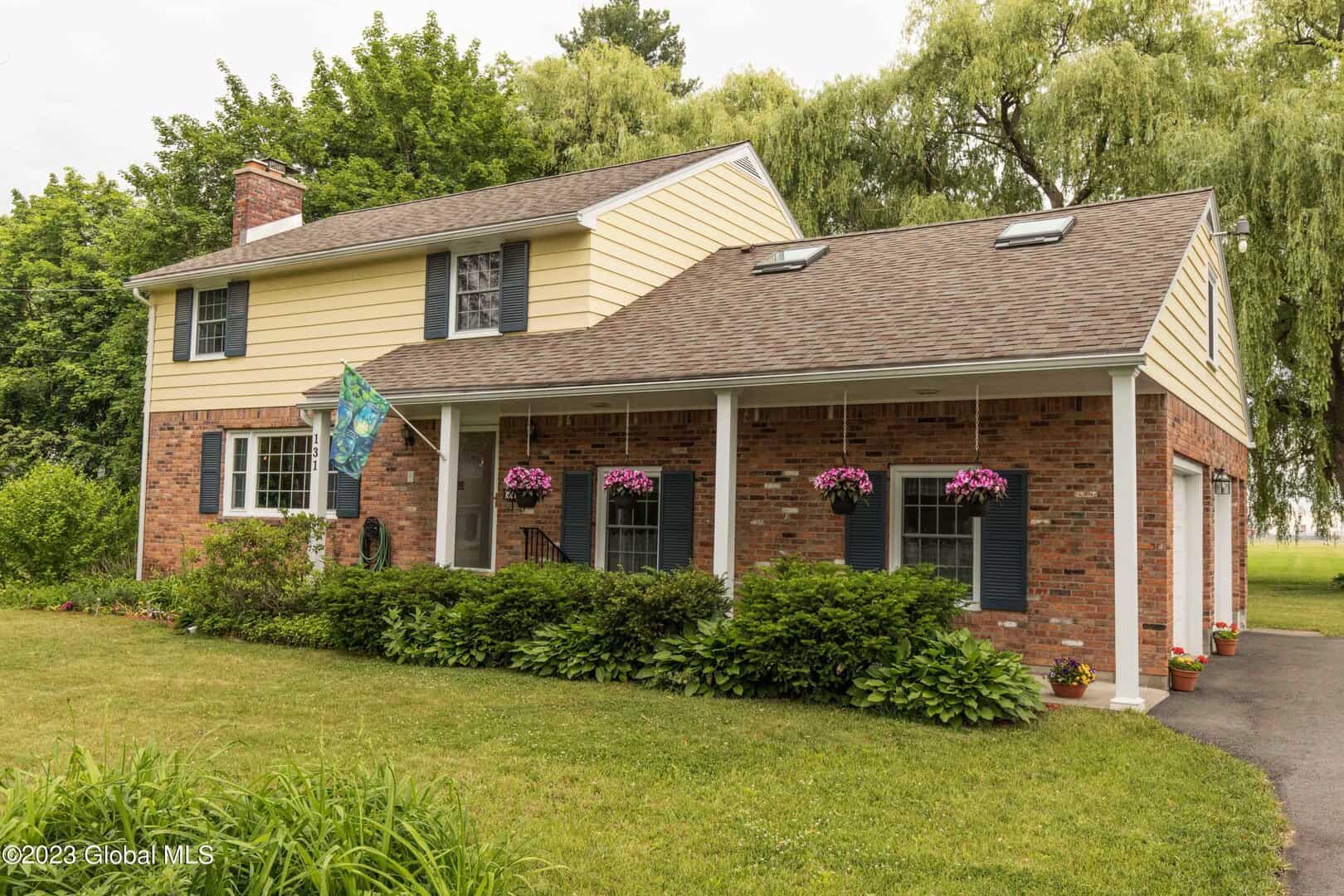 Listings for Charlene Rousseau