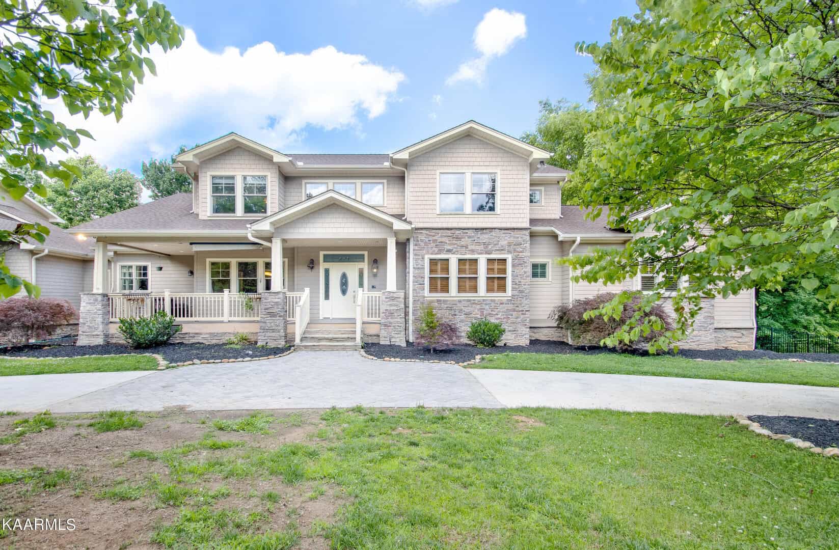 Luxury Homes for Sale in Powell TN