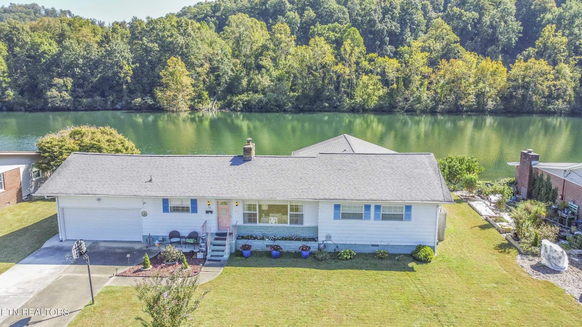 Waterfront Homes for Sale in Clinton TN