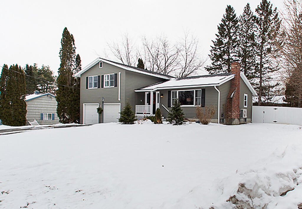 Listings for Emily Caron