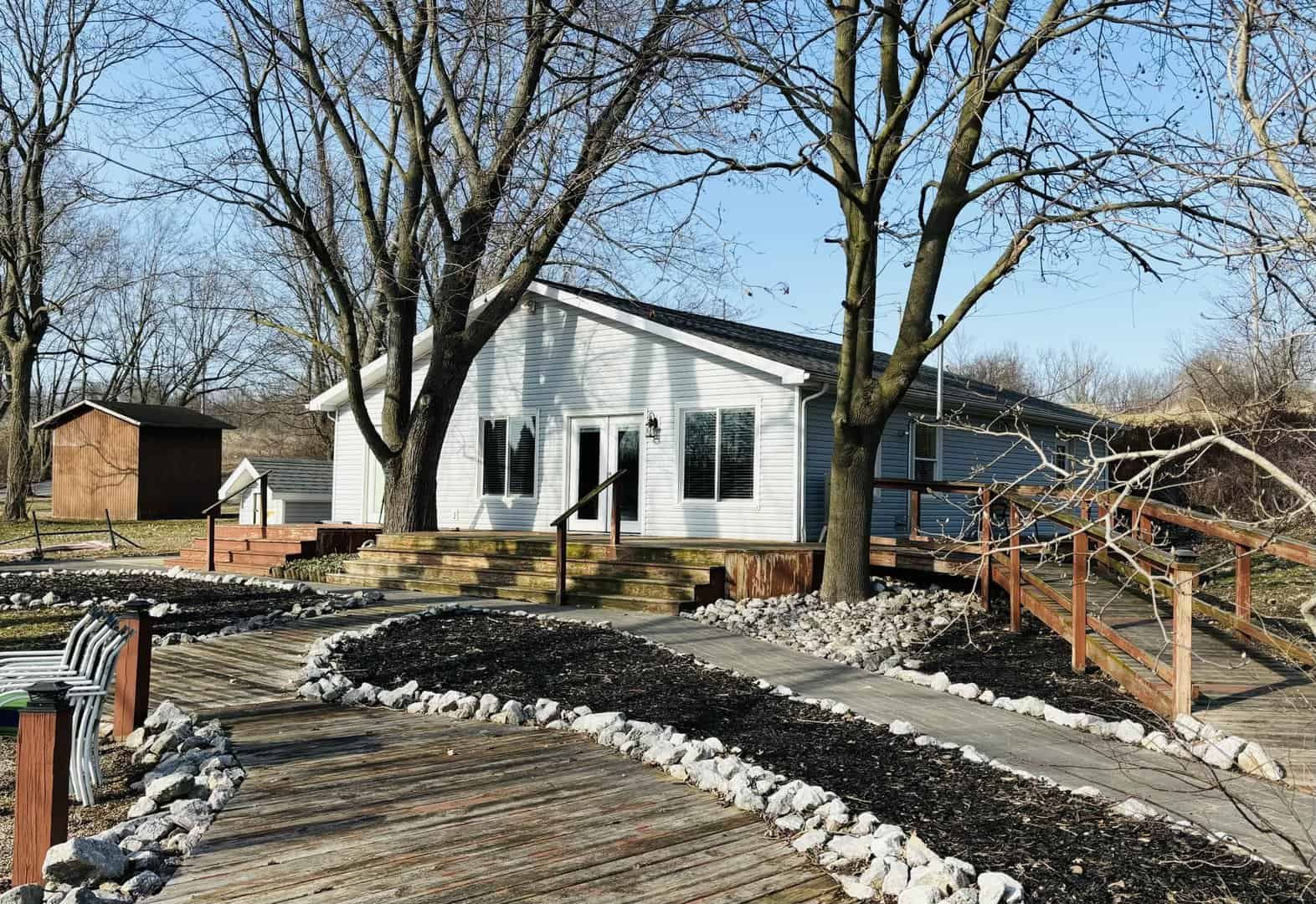 Listings for Straton Stone