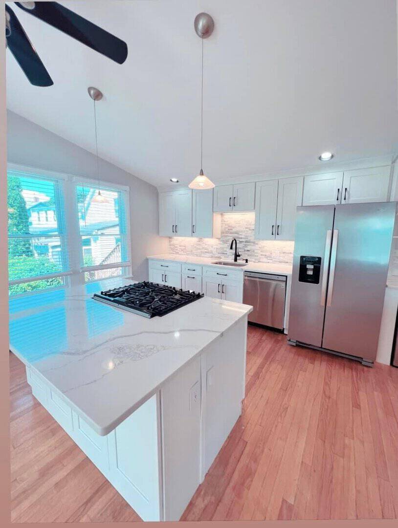 Listings for Jackie Flores