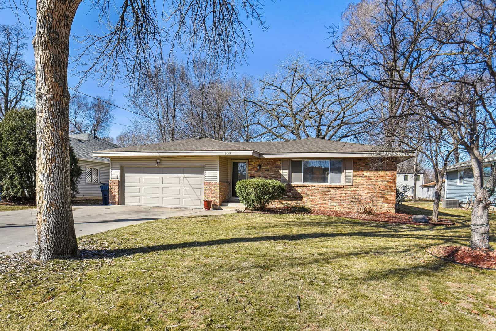 Listings for Colette Gross