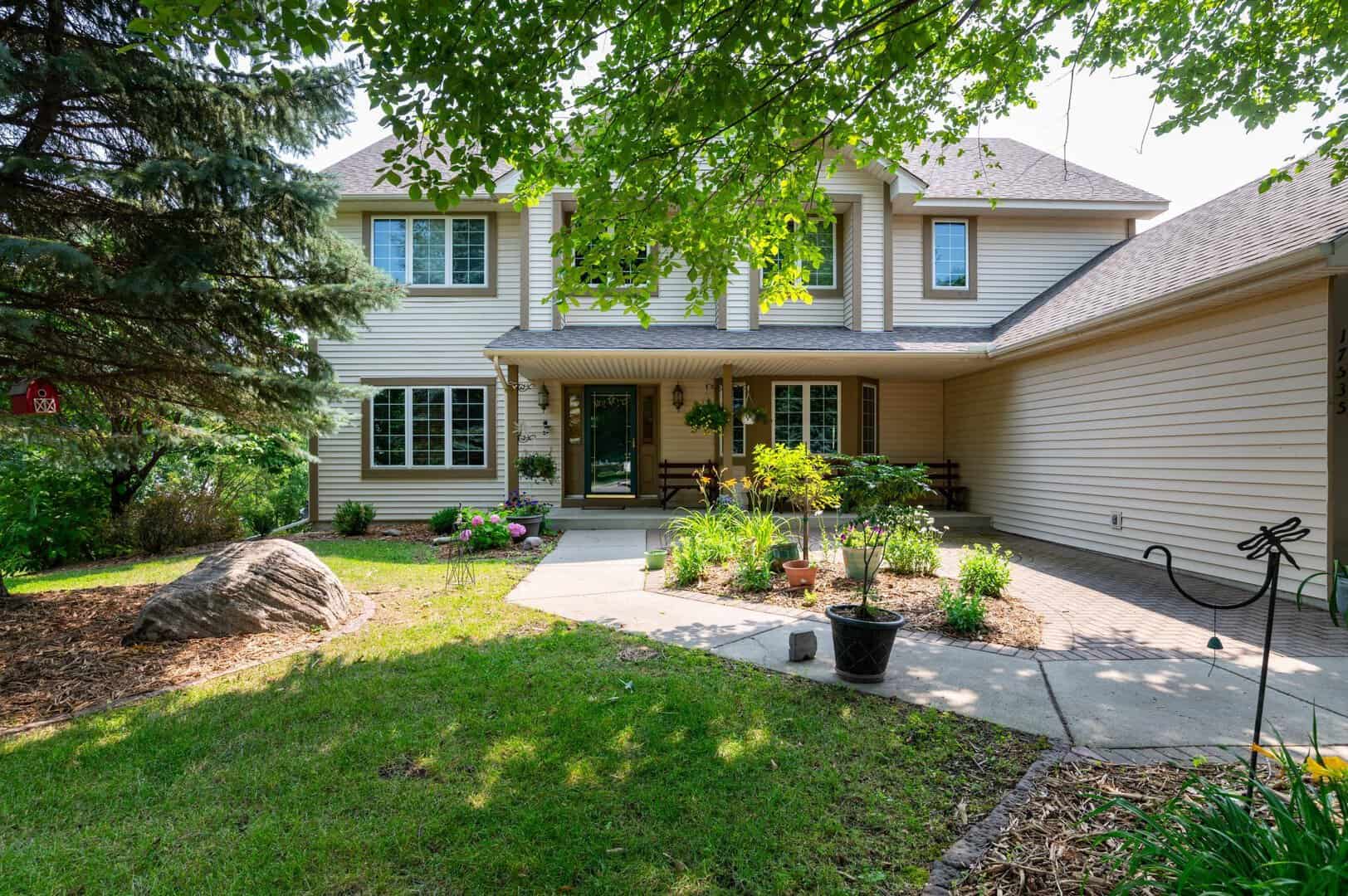 Listings for Sadar Lingam