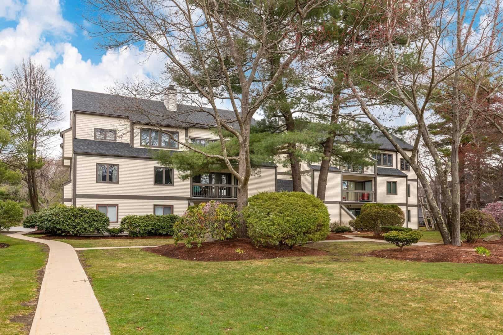 Lynnfield MA Condo or Co-op