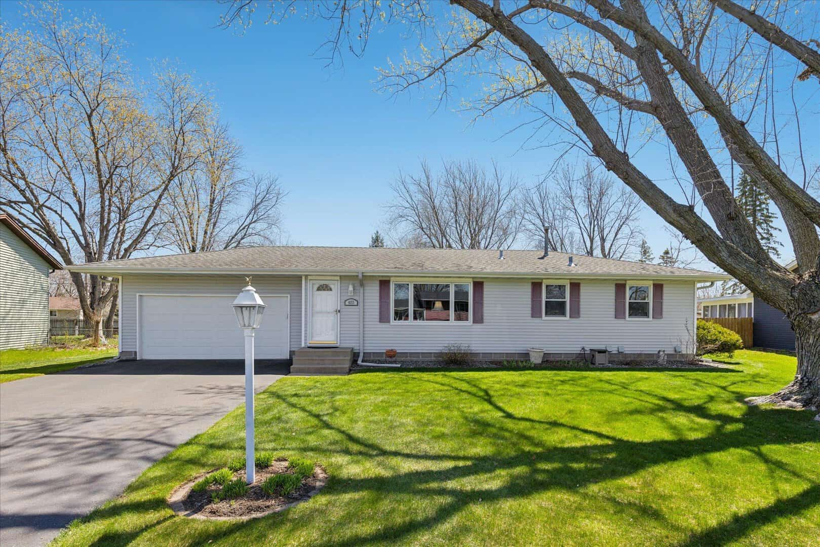 Listings for John Sakry