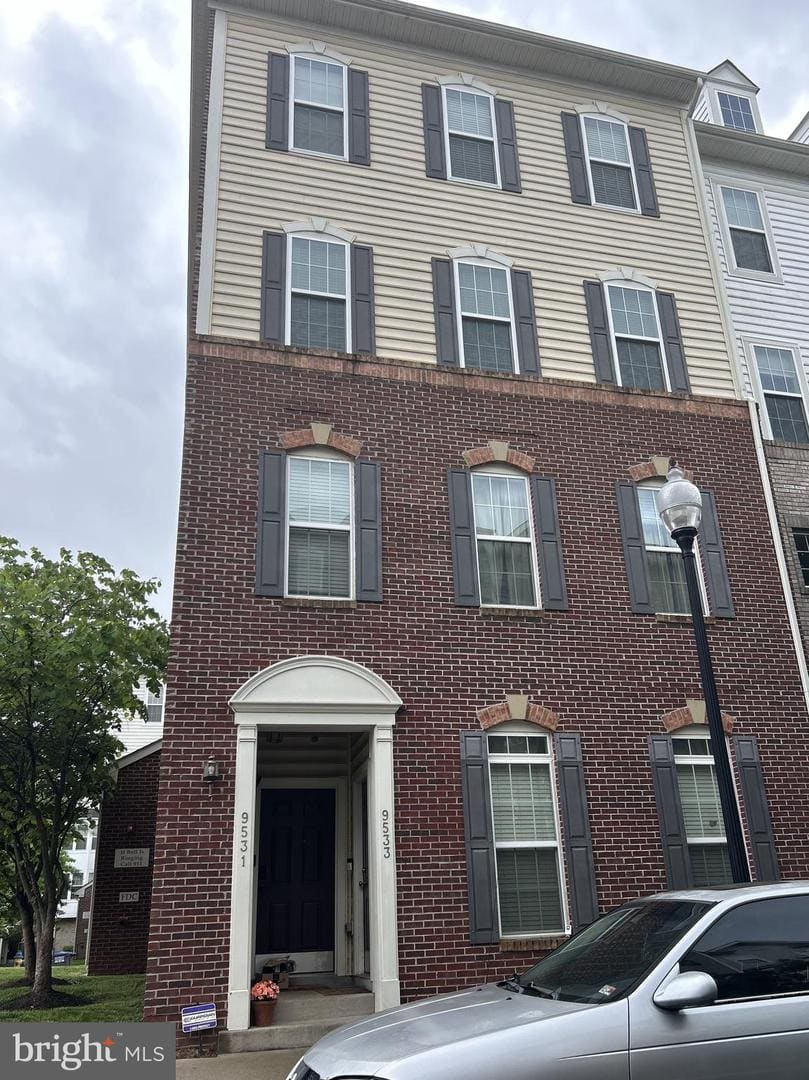 Listings for Alexa Murphy