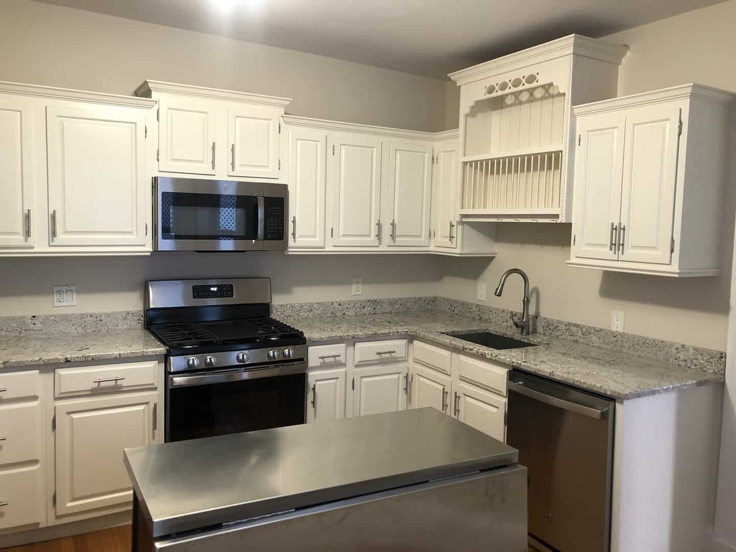 Listings for Emilios Milios