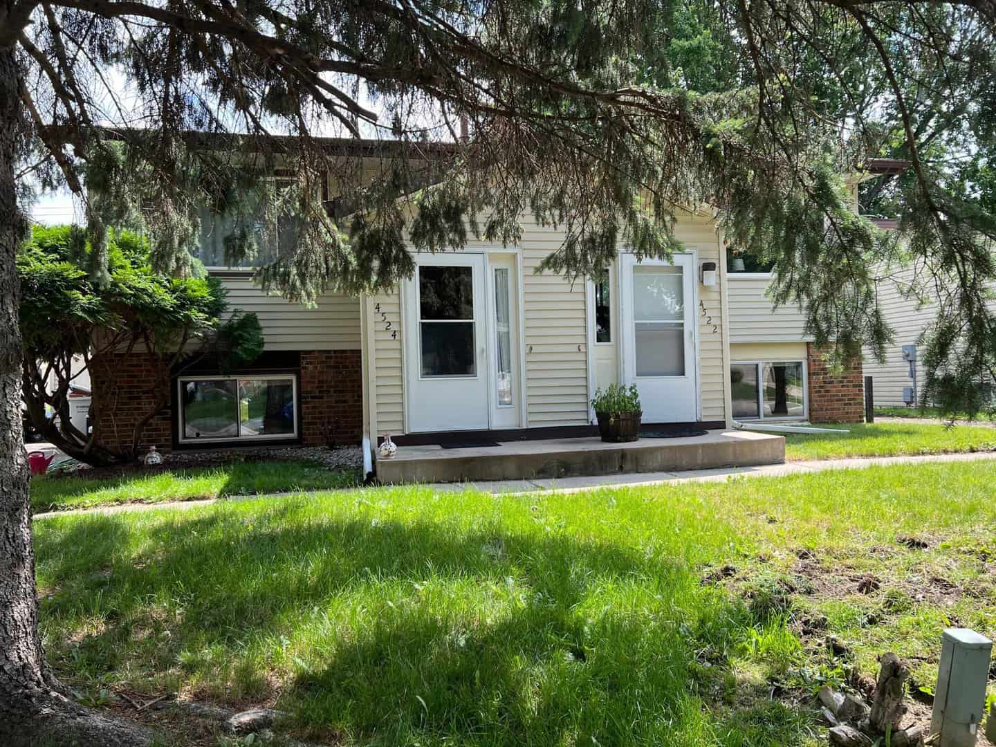 Listings for Laurie Larson