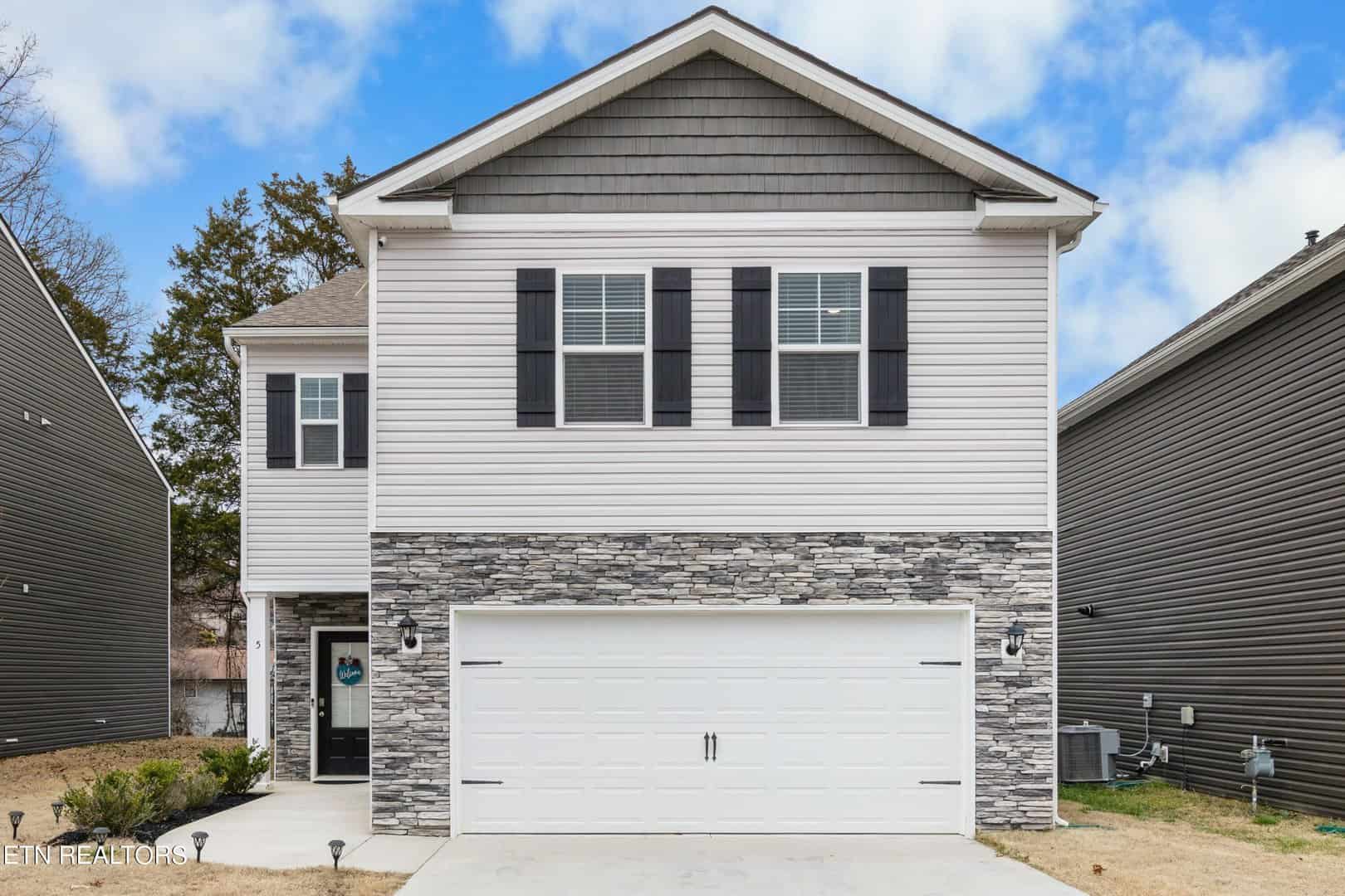 Listings for Zach Bates
