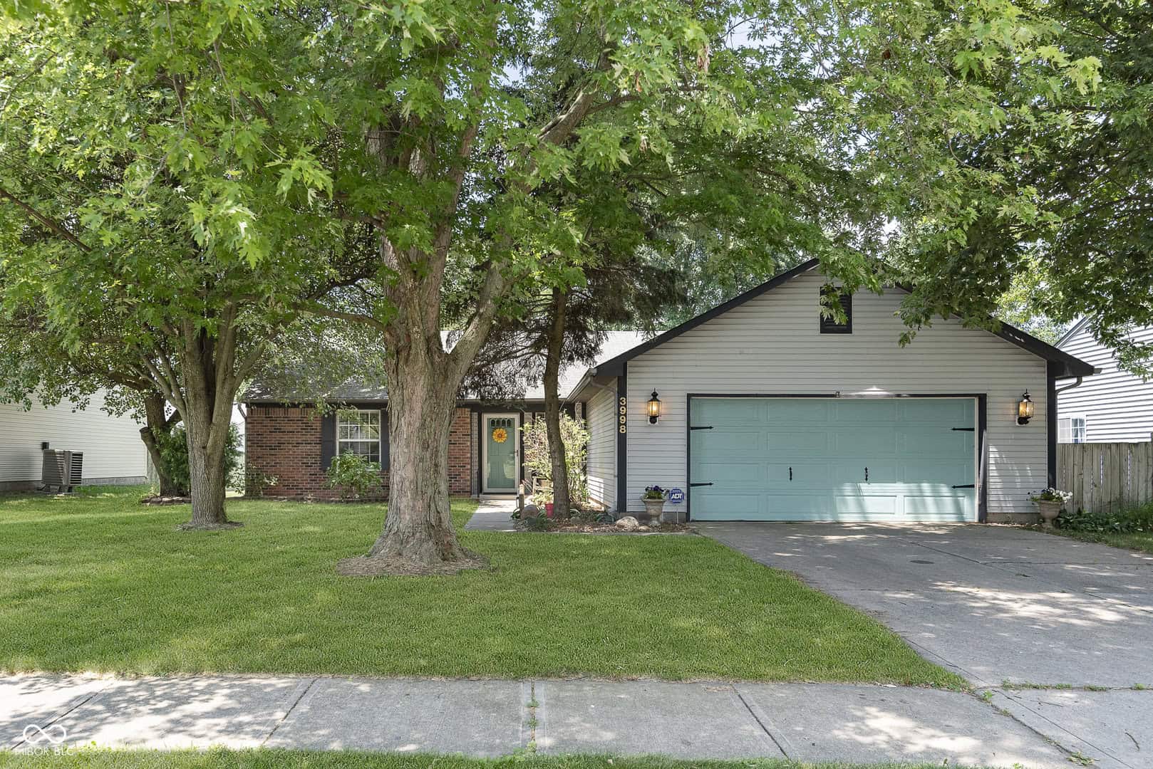 Listings for Andrew Pawlowski