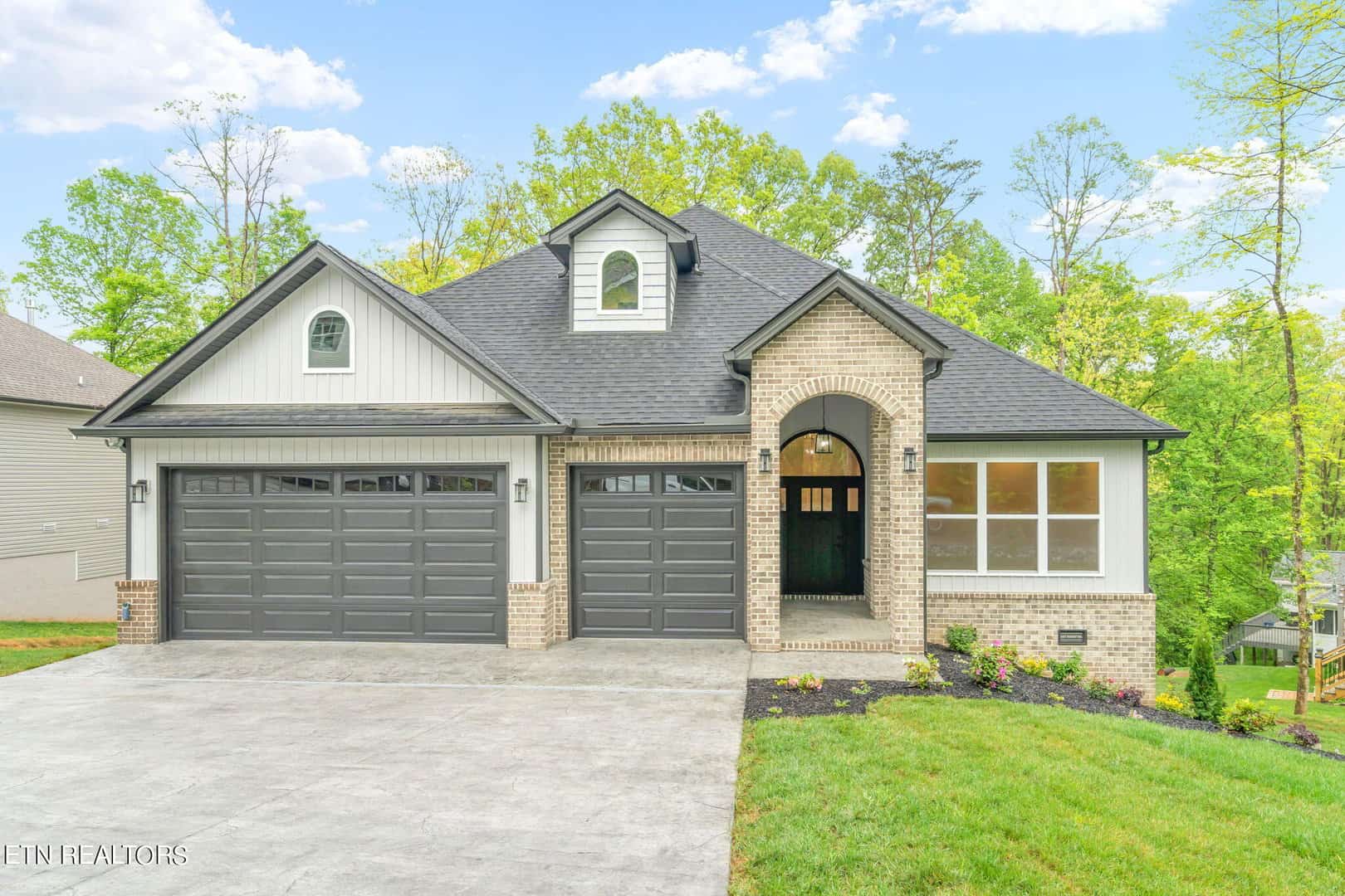 Listings for Ashleigh Williams