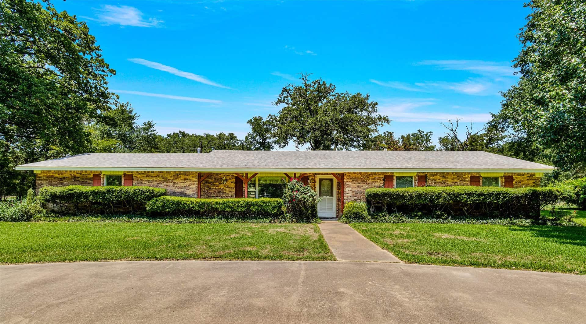 Listings for Ema McCullough