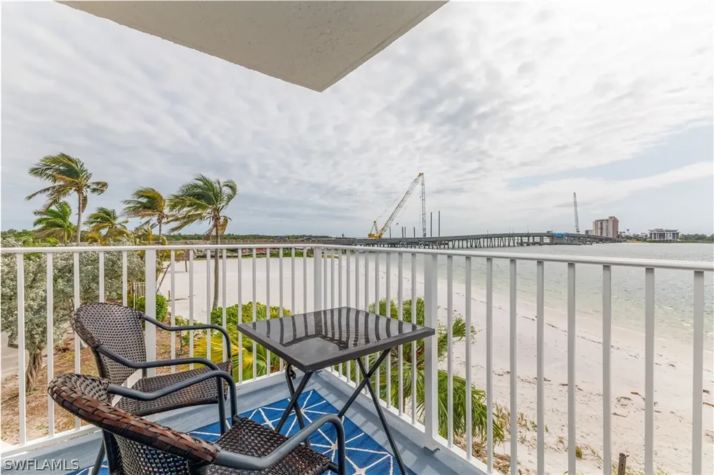 Lovers Key Beach Club