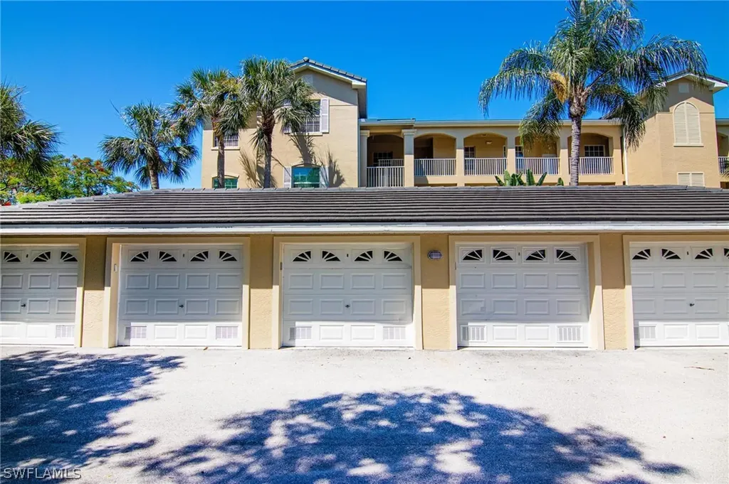 Pointe At Pelican Landing