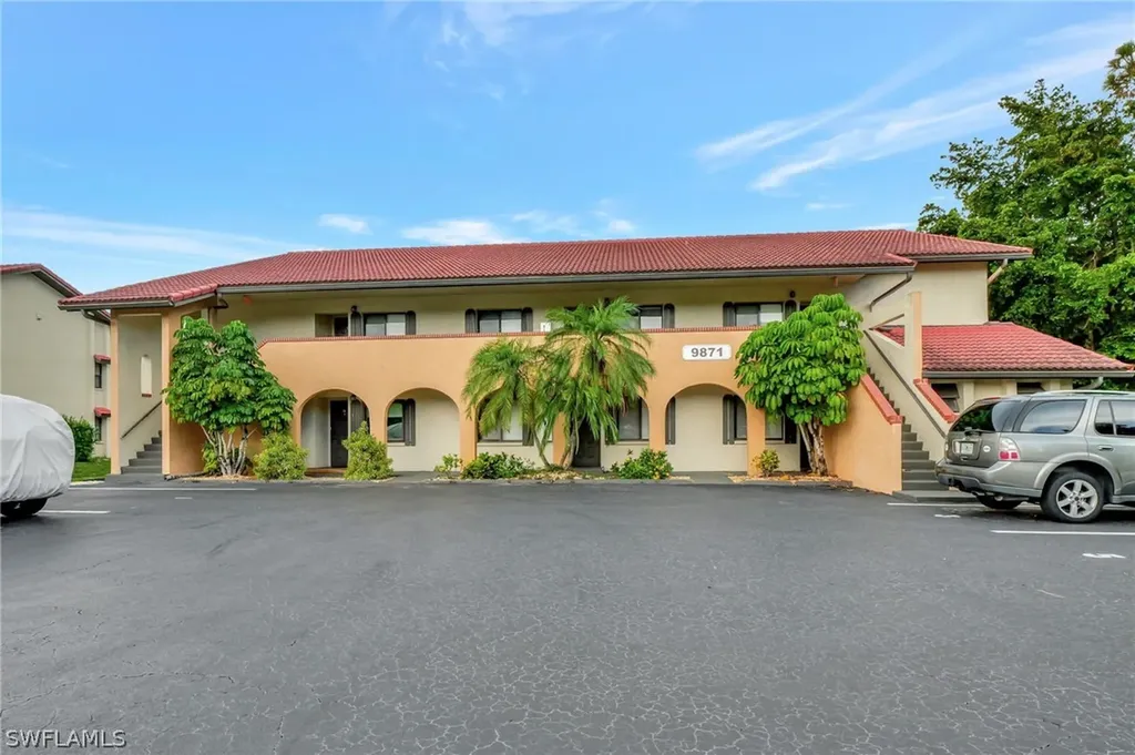 Villanova Colonnade Condo