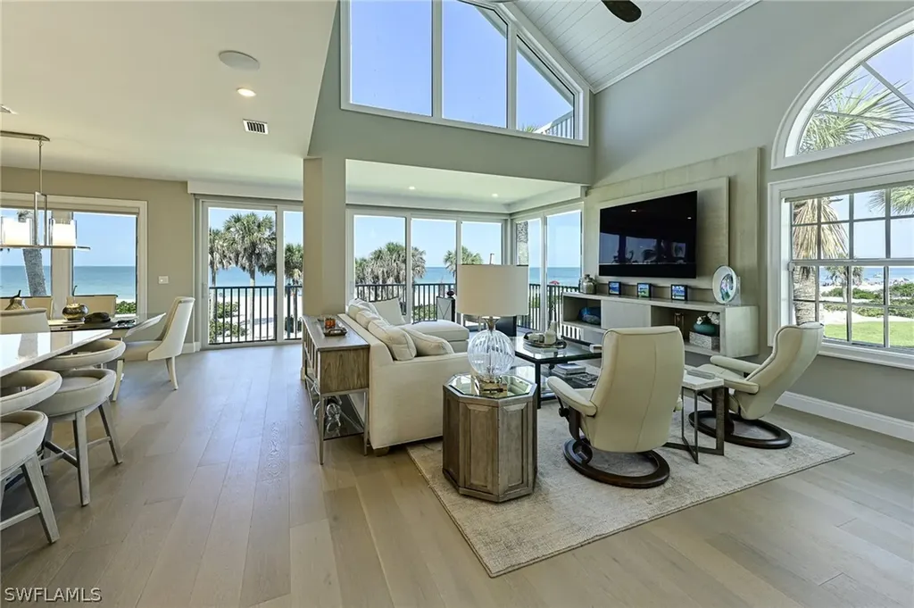 Villas At Barefoot Beach