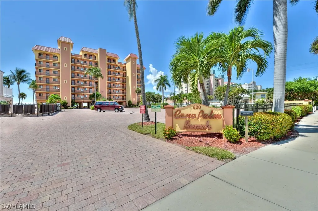 Cane Palm Beach Condo