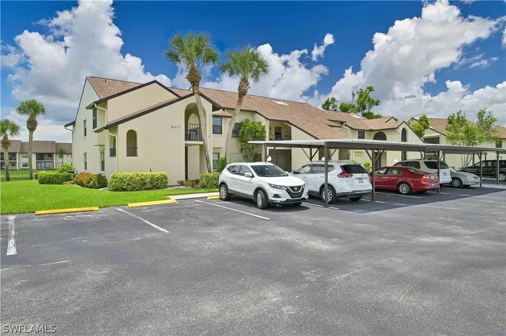 Club At Crystal Lake Condominium