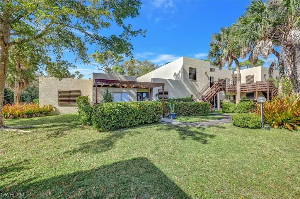 Pinebrook Lakes Condo