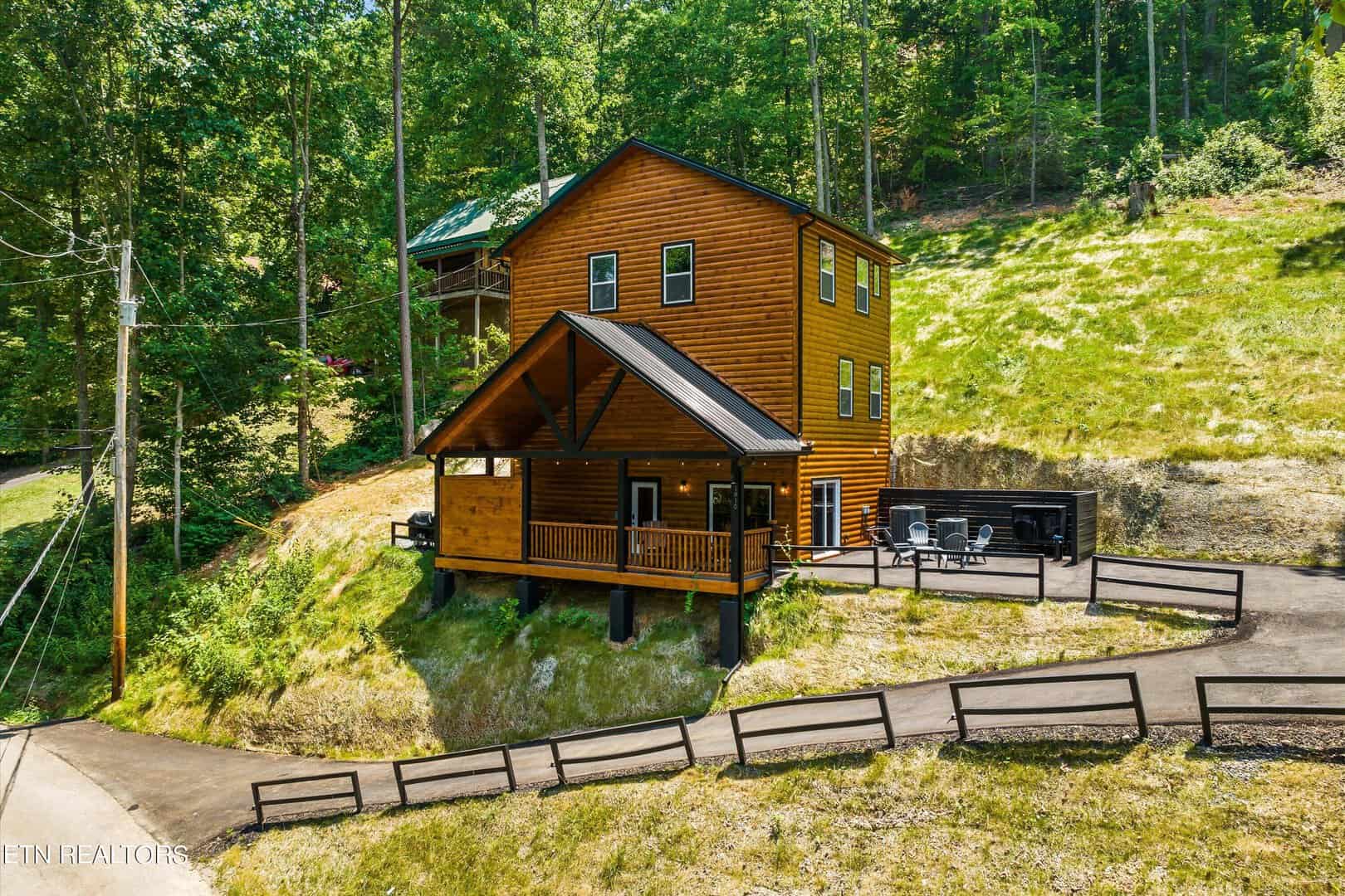 Listings for Dustin Brackins