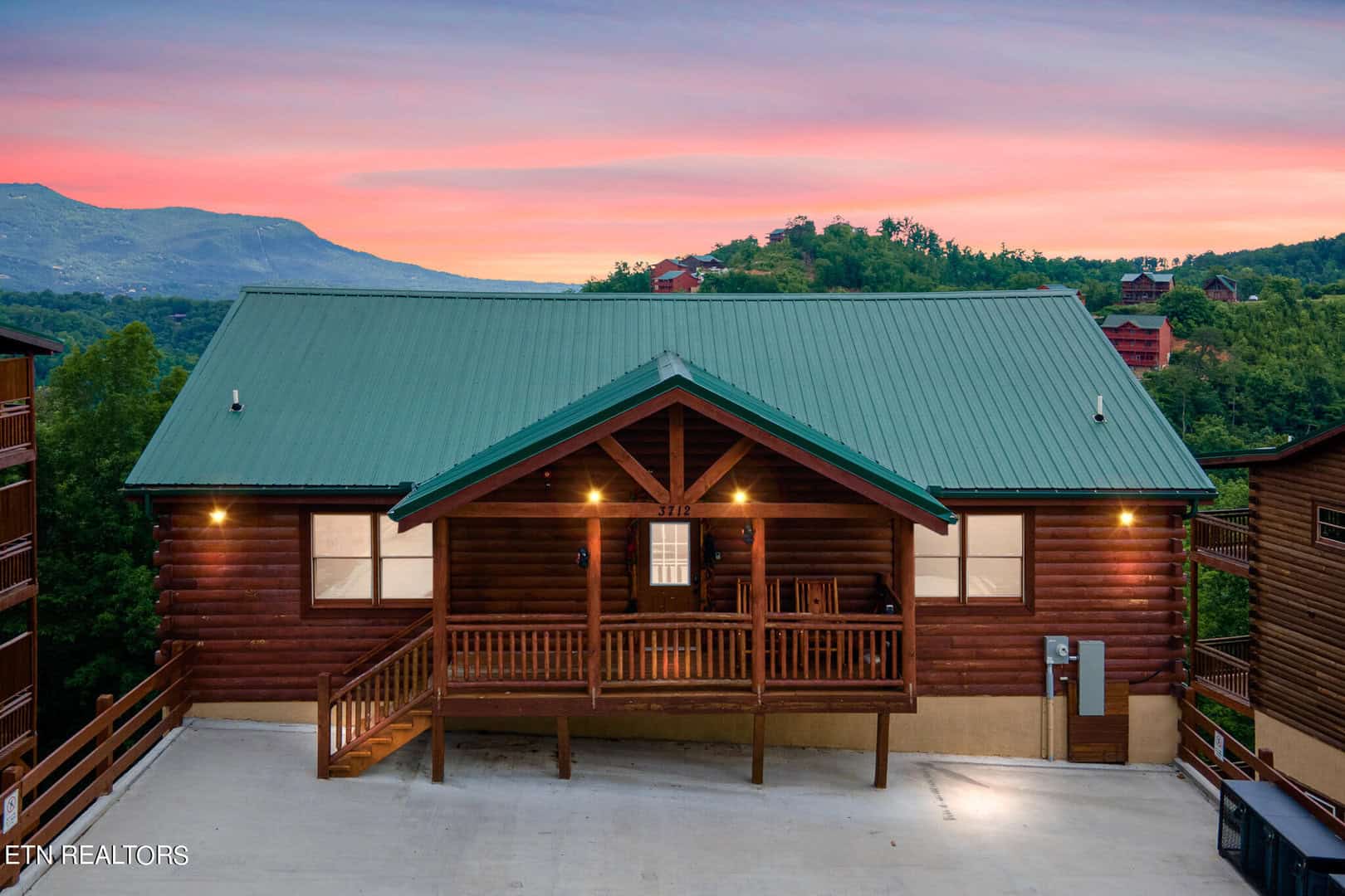 Listings for Hali Combs Whaley
