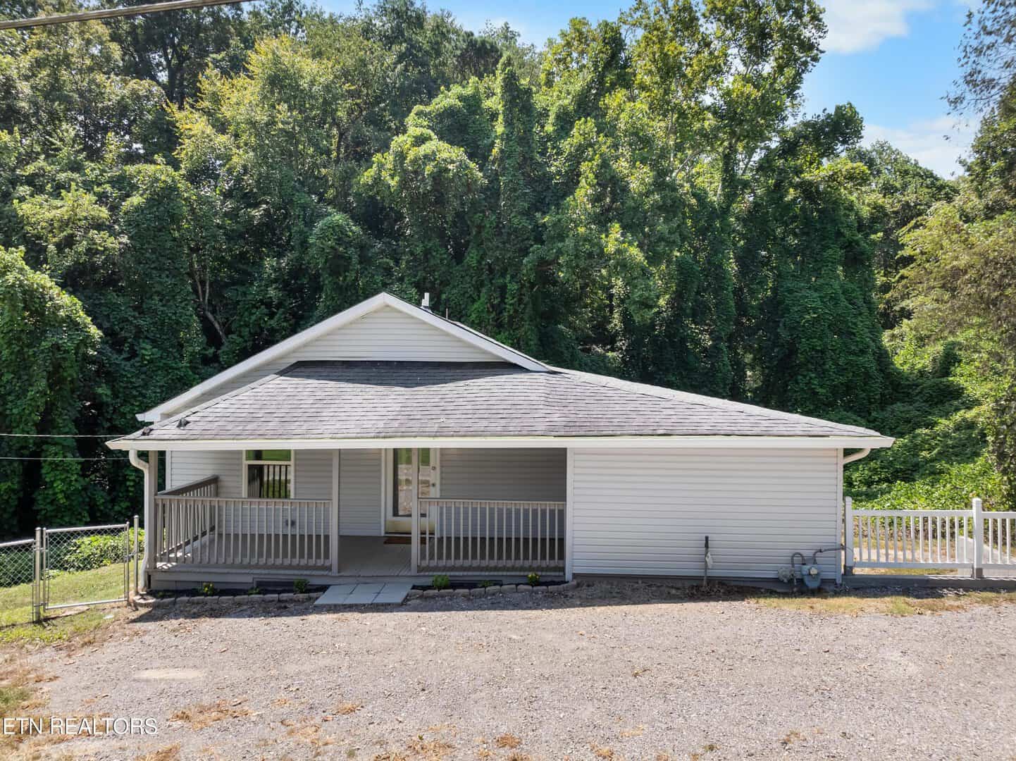 Listings for Ashley Shelton