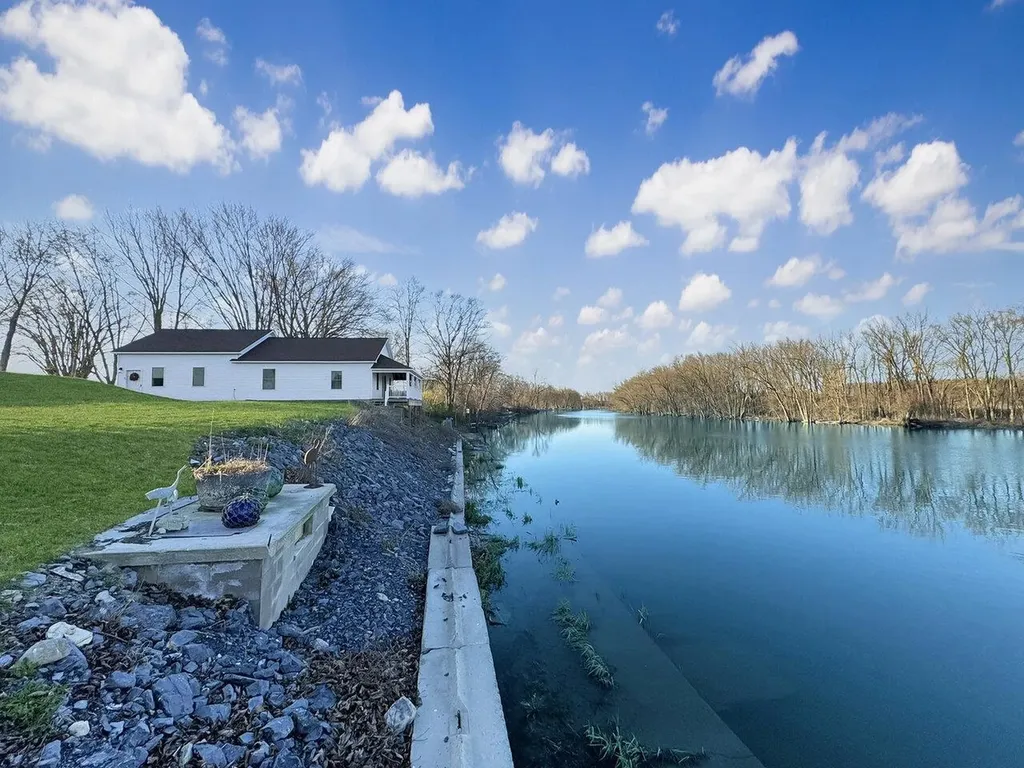 Addison County Lakefront and Mountain View Listings