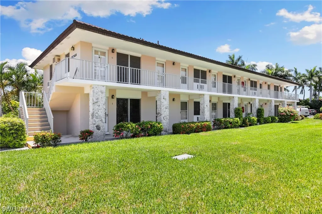 Aquarius Apts Of Marco Island