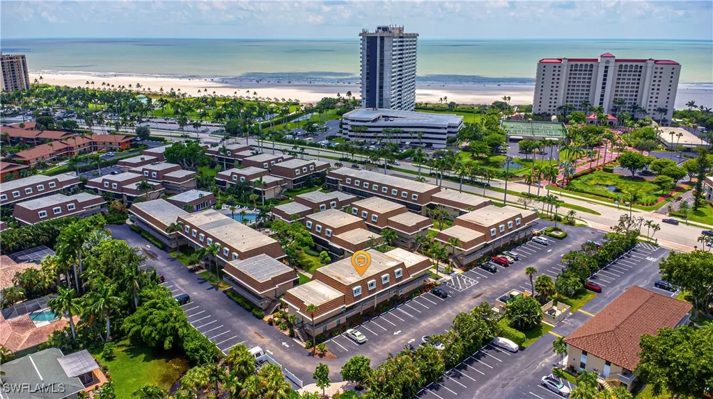 Island Manor Apts