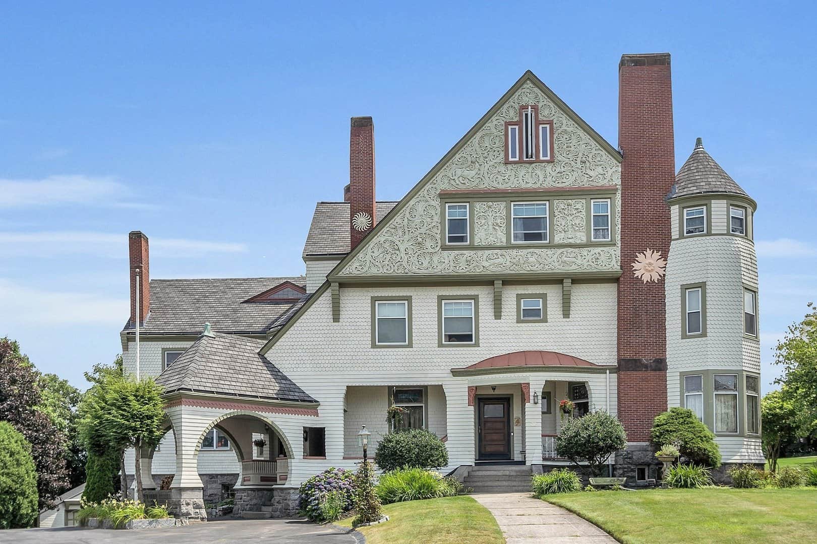 Single Family Homes in Lowell, MA