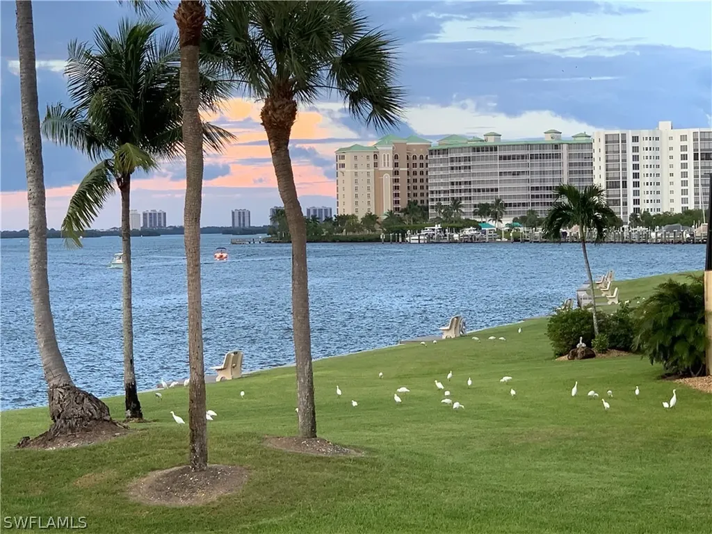 Harbour Pointe Condo