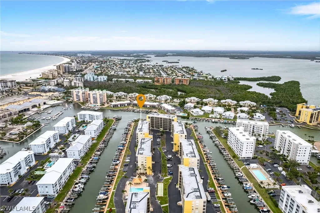 Hibiscus Pointe