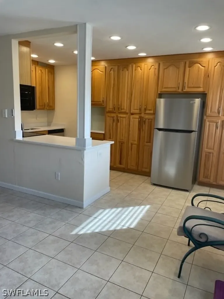 First Kings Pt Condominium