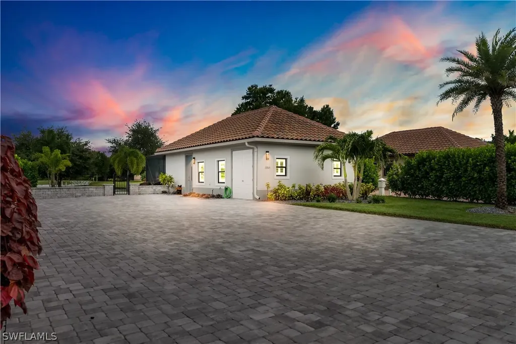 Golden Palms Luxury Motorcoach Resort