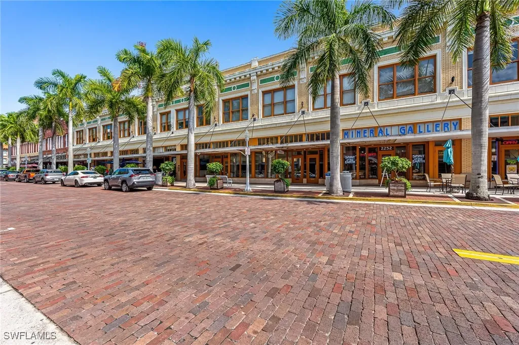 Earnhardt Condominiums