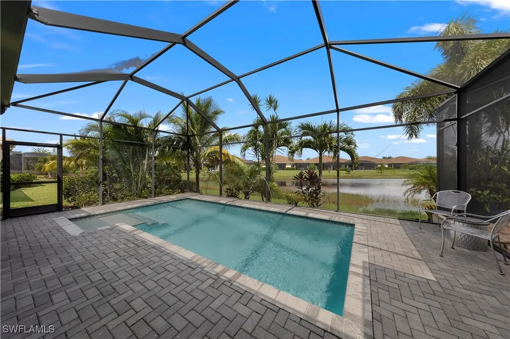 Venetian Pointe