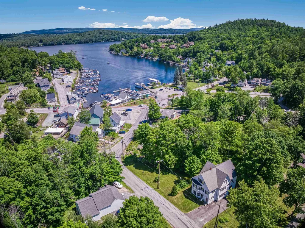 Lake Homes between $400k - $700k 