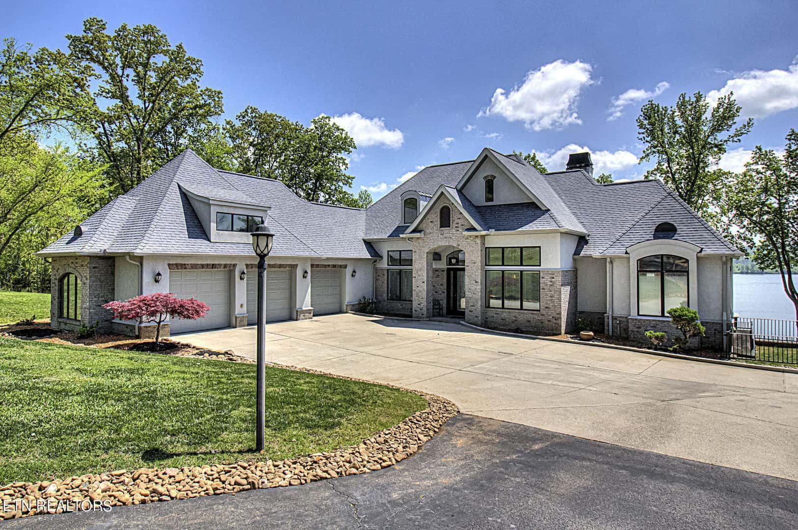 Listings for Angela Worsham